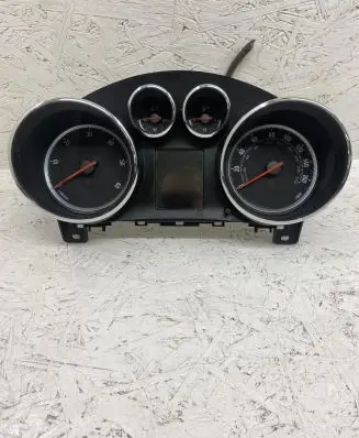 Opel Zafira C Speedometer (instrument cluster) 13433863