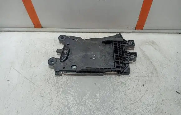 BMW X1 U11 Battery bracket 9855635