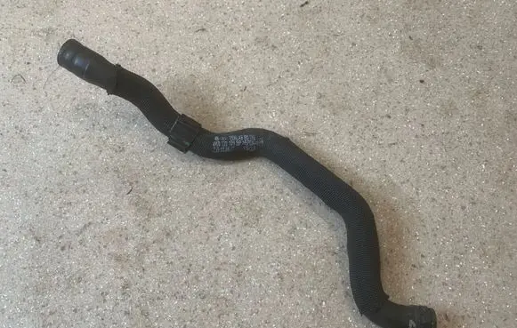 Engine coolant pipe/hose