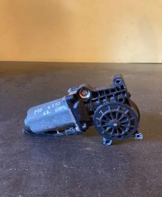 Mercedes-Benz E W210 Front door window regulator with motor 0130821673 FPG12V0130821673