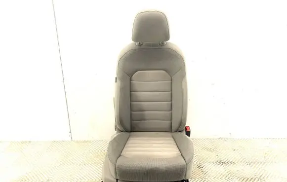 Volkswagen Golf VII Front passenger seat 