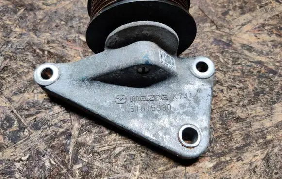 Mazda 3 II Front upper strut mount L51015930