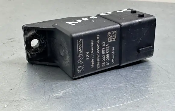 Ford Mondeo MK V Glow plug pre-heat relay 9803299780 51299058A