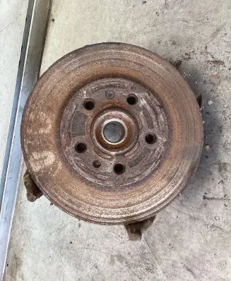 Volkswagen Polo IV 9N3 Front wheel hub