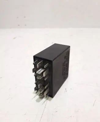 Skoda Octavia Mk2 (1Z) Other relay 4B0919471A 5KG00656805