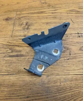 Opel Vivaro Fender mounting bracket 52045R