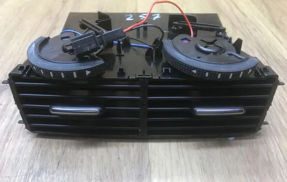 Volkswagen Touareg II Rear air vent grill 7P6819203A