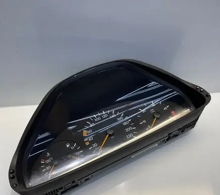 Mercedes-Benz E W210 Speedometer (instrument cluster) 2105403648 110008899006 A2105403648
