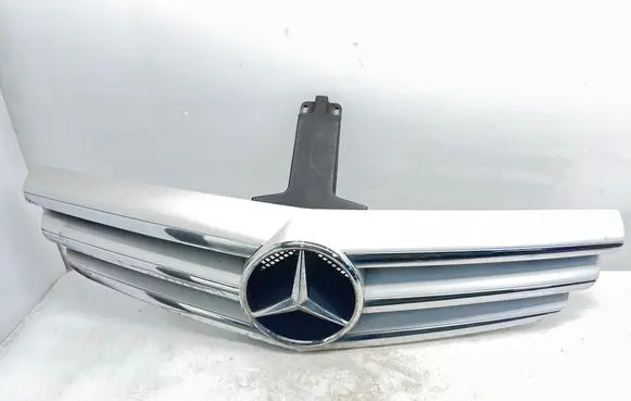 Mercedes-Benz CLC CL203 Front grill A2038801583