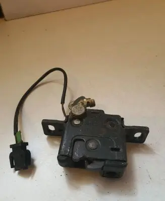 Audi A6 S6 C4 4A Tailgate/trunk/boot lock/catch/latch 4A9827506A
