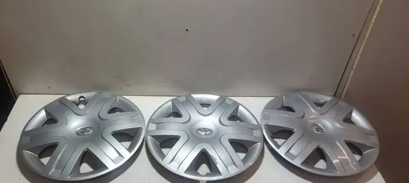 Toyota Avensis T270 R16 wheel hub/cap/trim PZ443E866000