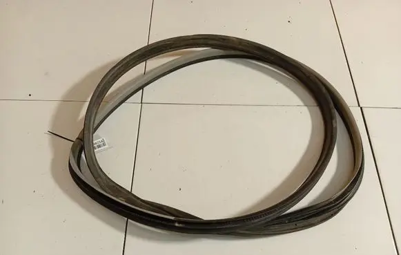 Opel Astra H Rubber seal front coupe door 