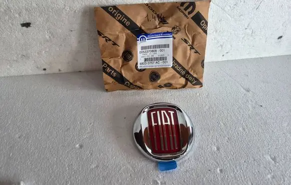 Fiat 500 Manufacturers badge/model letters 53370808 68230757AC