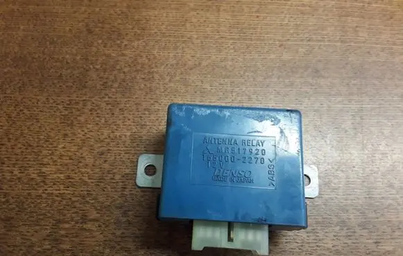 Mitsubishi Pajero Sport I Aerial antenna amplifier MR517920