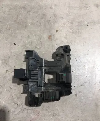 Audi A7 S7 4K8 Intercooler pipe mounting bracket 059130381AJ
