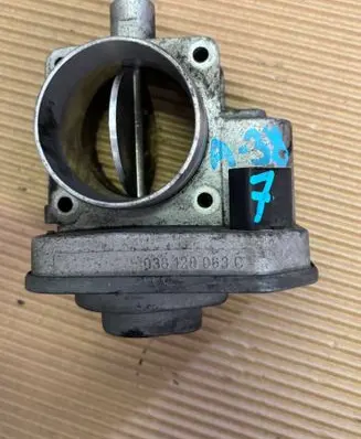 Volkswagen PASSAT CC Throttle valve 038128063C