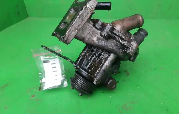 Ford Mondeo Mk III Power steering pump XS713A647BF