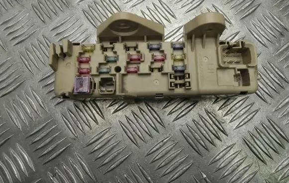 Mazda 323 Fuse box set 1B070684 T6123