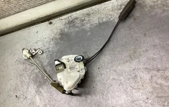 Honda CR-V Front door lock 72151SWAG1 EUL0107160A SWAG1LHFR