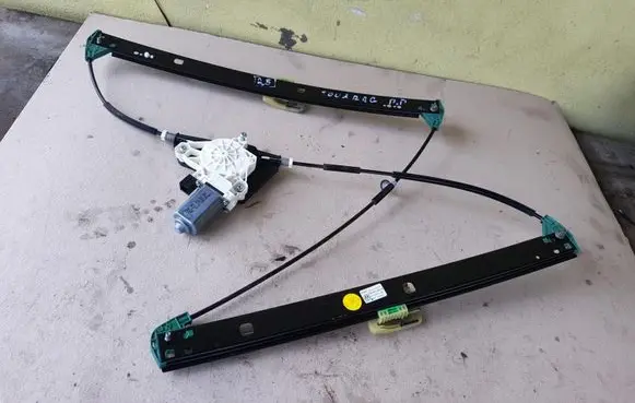 Volkswagen Touareg III Front door window regulator with motor 760837462b