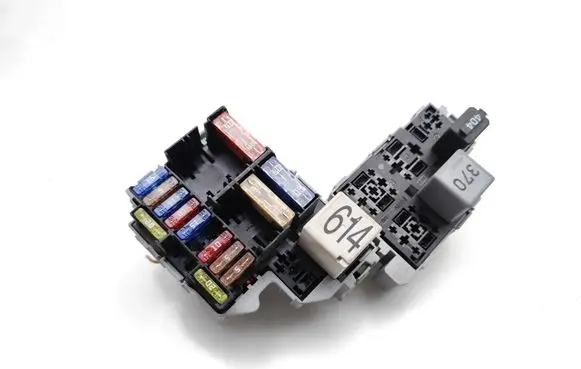 Audi Q7 4L Fuse module 8D0951253 V23134-J52-X300