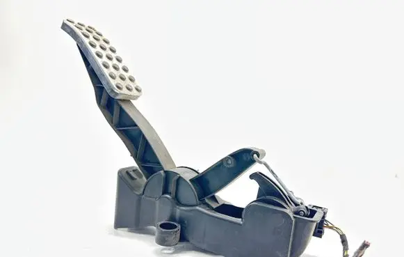 Mercedes-Benz B W245 Accelerator throttle pedal A1693000904 000106 291008