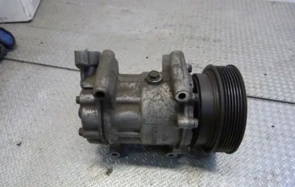 Renault Modus Air conditioning (A/C) compressor (pump) 8200357173