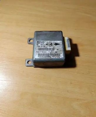 Nissan Primera Airbag control unit/module 285562F400 YE274977070083 0285001188