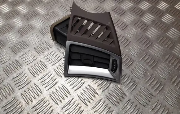 Cadillac SRX Dashboard side air vent grill/cover trim 15894314