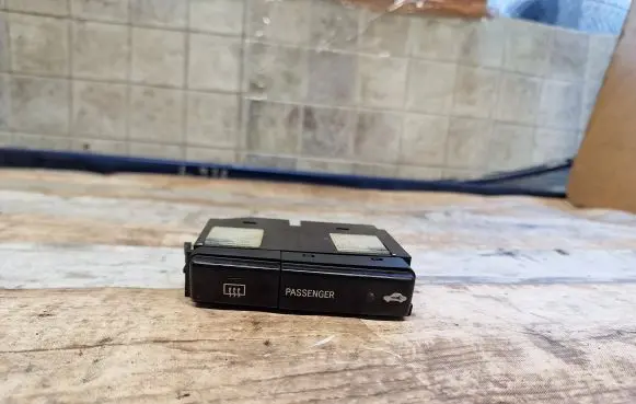 Toyota Avensis T250 Windscreen/window heater switch 8479005130C 05W09E MS092200521