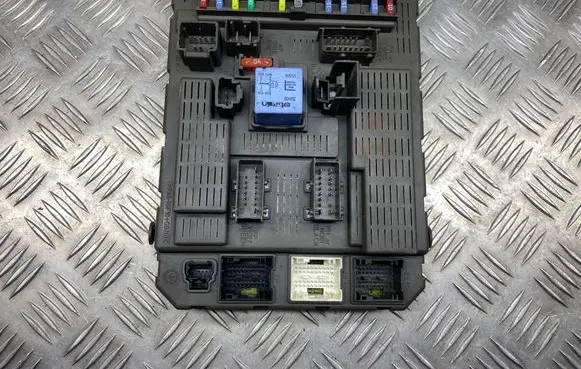 Citroen C8 Fuse module 9651938180