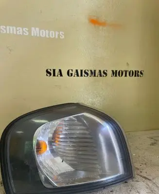 Volvo S80 Front indicator light 88204387