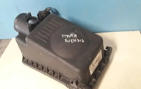 Toyota Avensis T250 Air filter box cover 177050D041