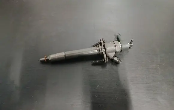 Volvo XC90 Fuel injector 31301259