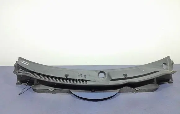 Suzuki Swift II Wiper trim 7233168L1