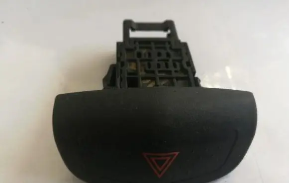 Nissan X-Trail T30 Hazard light switch 06016