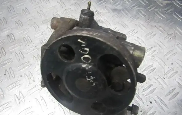 Mazda 323 F Power steering pump