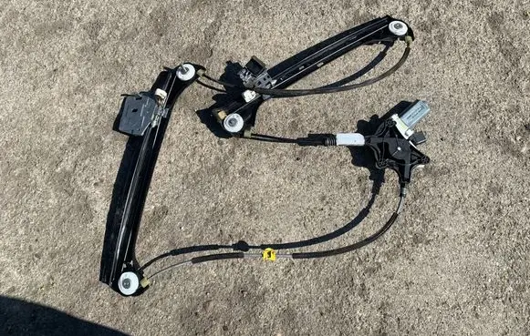 Mercedes-Benz E C207 W207 Front door window regulator motor A2077200516