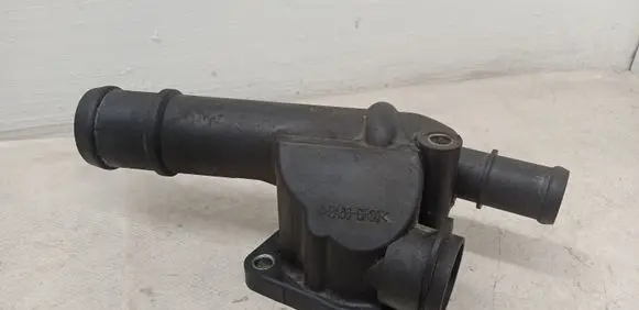 Volkswagen PASSAT B6 Engine coolant pipe/hose