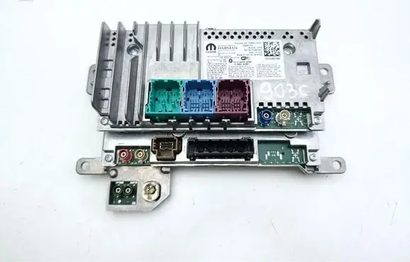 Jeep Grand Cherokee WL Radio/CD/DVD/GPS head unit 68527730AF