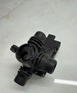 Mercedes-Benz S C217 Coolant heater control valve A0005061300 11220571 25032018