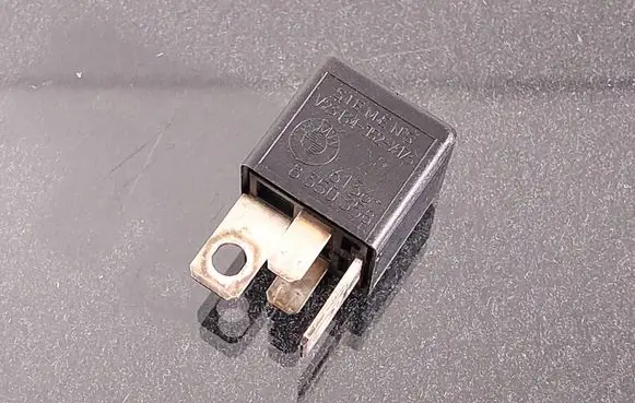 BMW 5 E39 Other relay V23134J52X173