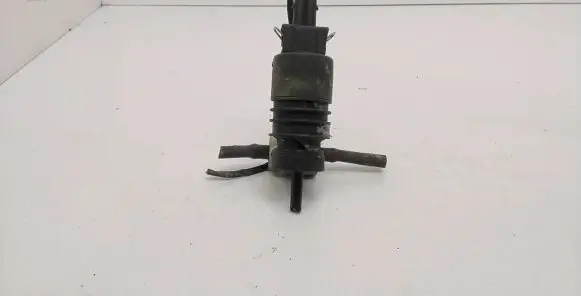 Volkswagen Golf III Windscreen/windshield washer pump 357972752