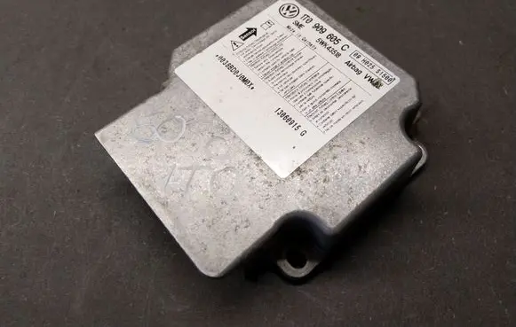 Volkswagen Touran I Airbag control unit/module 1T0909605C