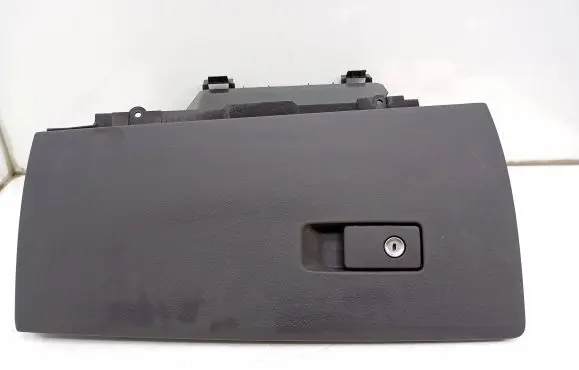 Volvo V70 Glove box 39810153 31305843