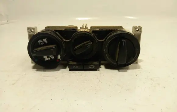 Volkswagen PASSAT B5 Climate control unit 1j0820045