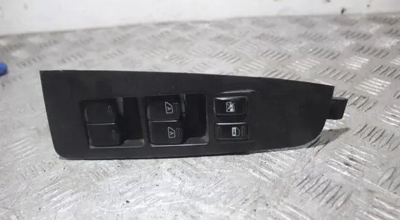 Nissan Maxima A34 Electric window control switch 