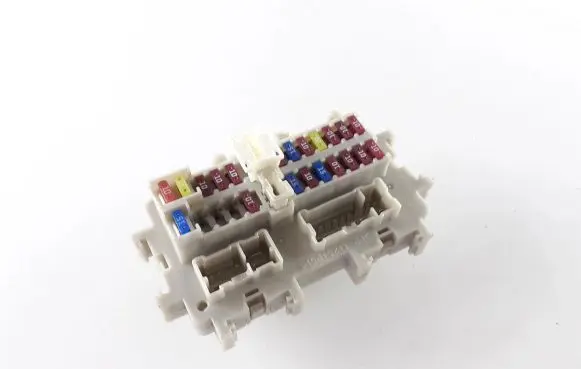 Nissan Navara D40 Fuse module 1052918 J08074C25
