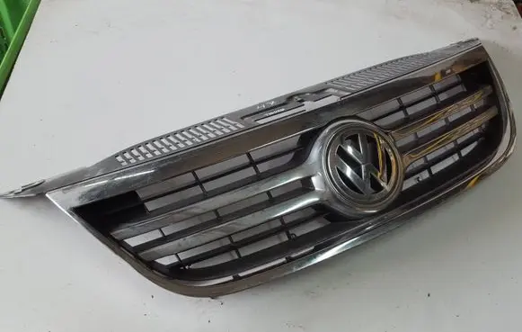 Volkswagen Tiguan Front grill 5N0853651C