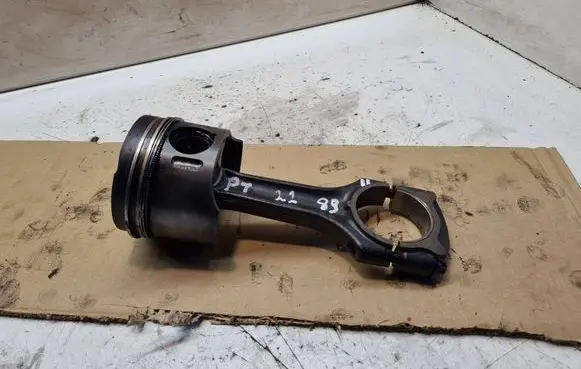 Chrysler PT Cruiser Piston with connecting rod R08857